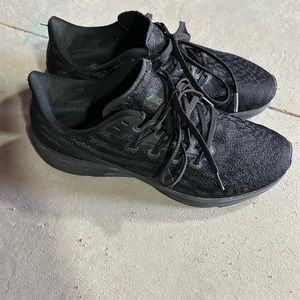 Size 7 women’s Nike runners